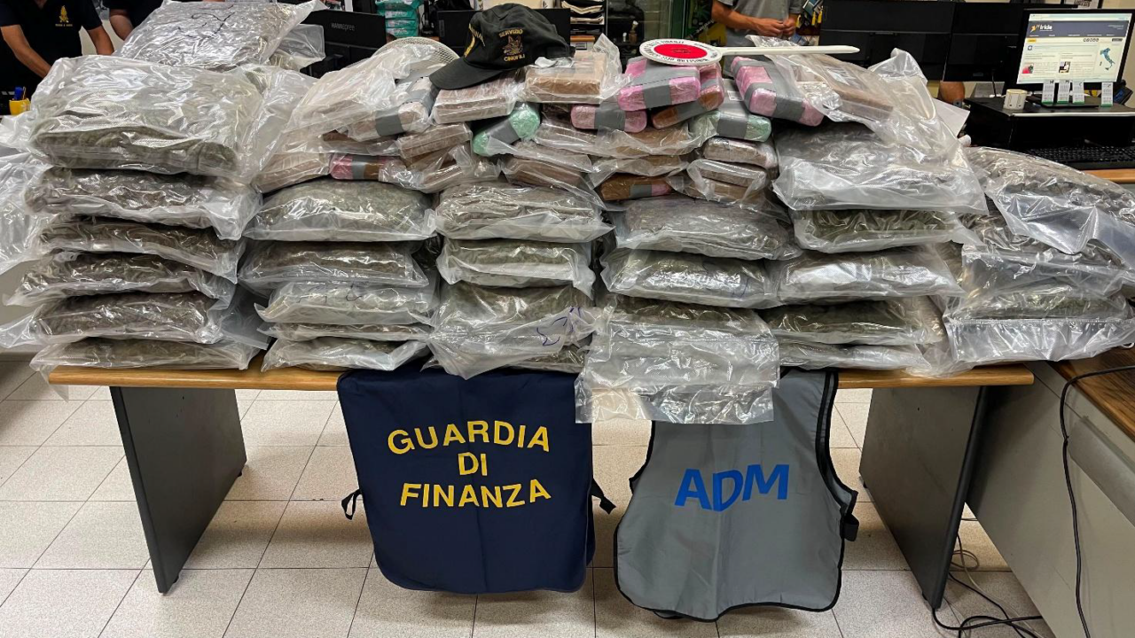 Civitavecchia, 85 chili di droga nel rimorchio: arrestato