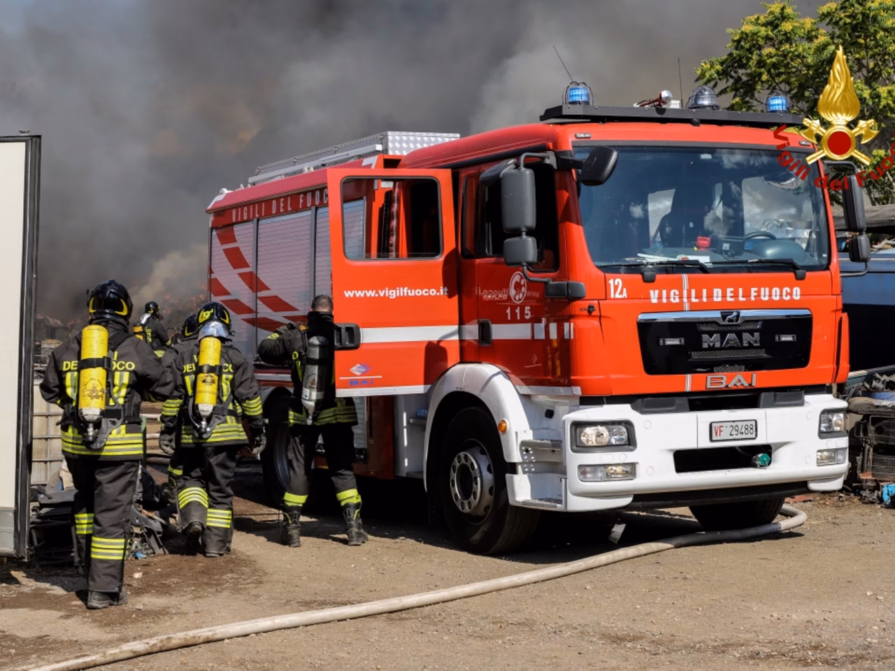 Incendi tra Roma e provincia: fiamme vicino alle case