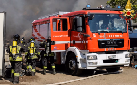 Incendi tra Roma e provincia: fiamme vicino alle case