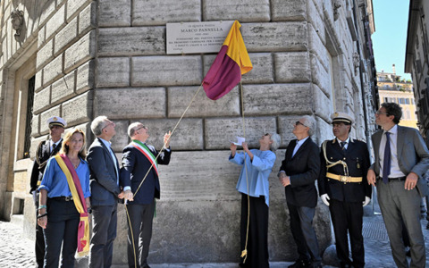 Piazza Navona, una targa per ricordare Marco Pannella