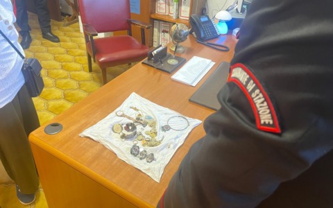 Finto carabiniere truffa un’80enne: arrestata 35enne ad Ardea