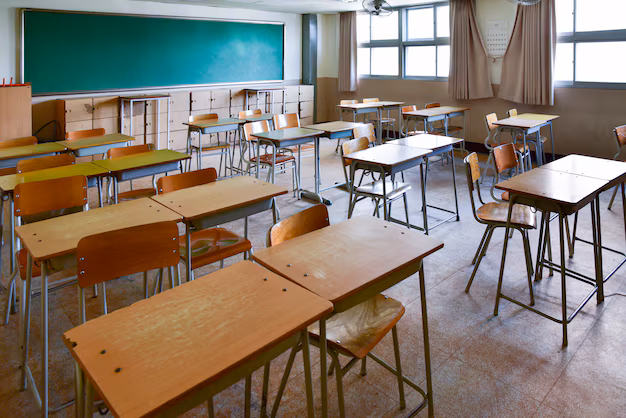 Docente accoltellata a Roma, caccia agli istigatori online