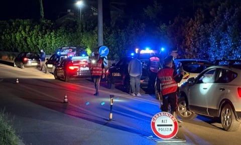 Lite in discoteca, 19enne accoltellato alla gamba da un minorenne