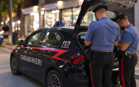 Minaccia di incendiare il minimarket per 20 euro: fermato
