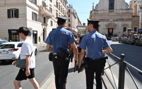 Furti nei negozi del centro di Roma: cinque arresti