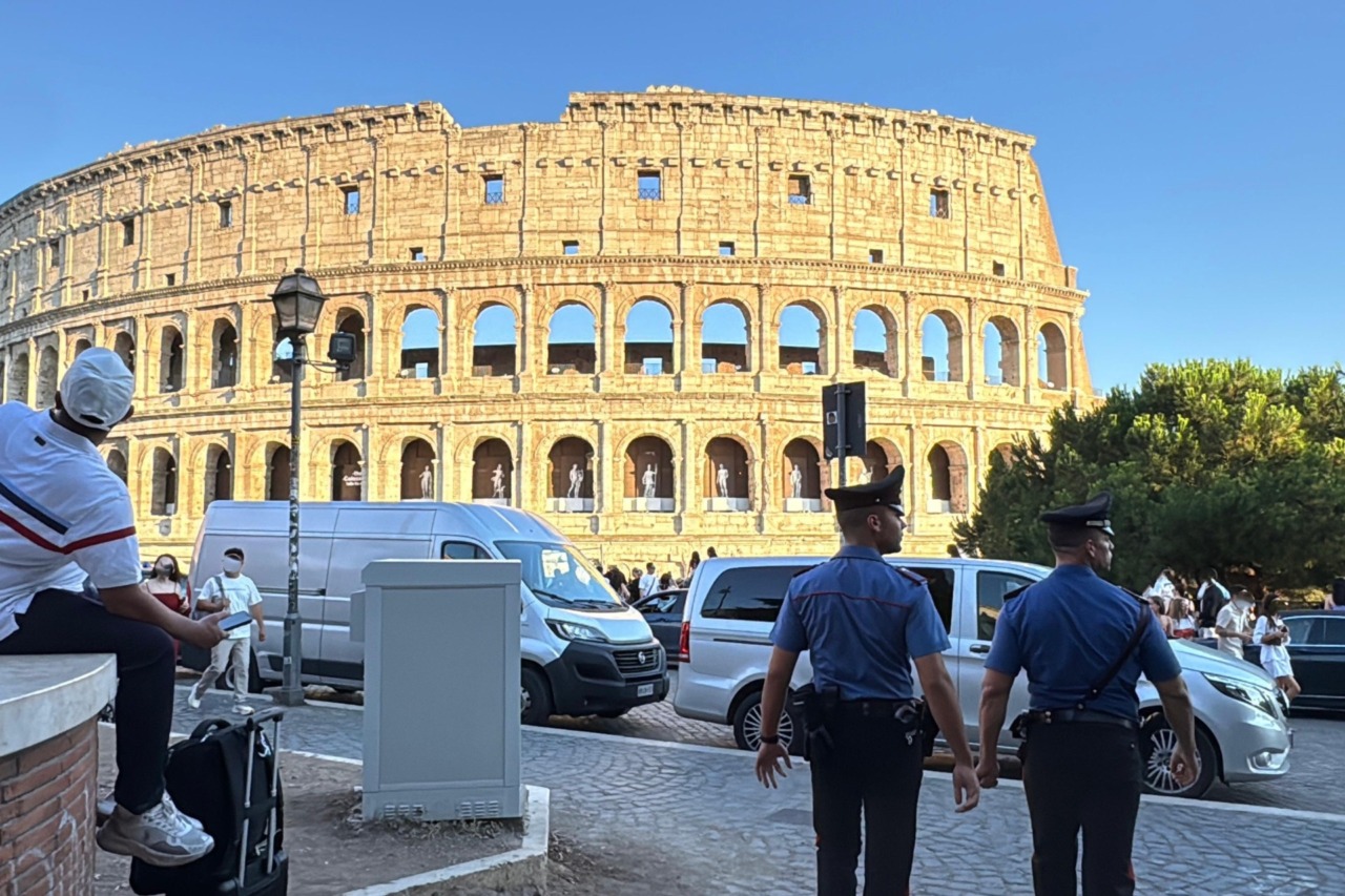 Colosseo e Fori Imperiali, notificati i primi 8 allontanamenti