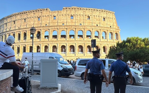 Colosseo e Fori Imperiali, notificati i primi 8 allontanamenti