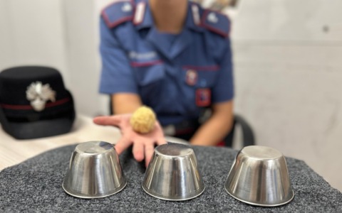 Tre campanelle, quattro denunciati dai Carabinieri in centro