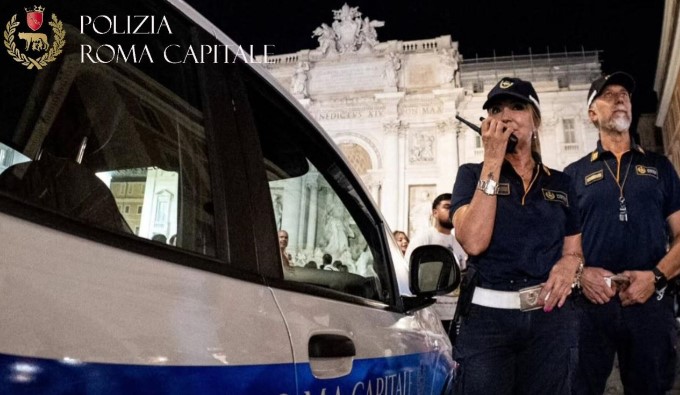 Borseggi a Fontana di Trevi: denunciata una 13enne