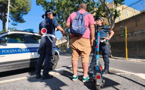 Monopattini, quasi 6mila violazioni in tre mesi a Roma