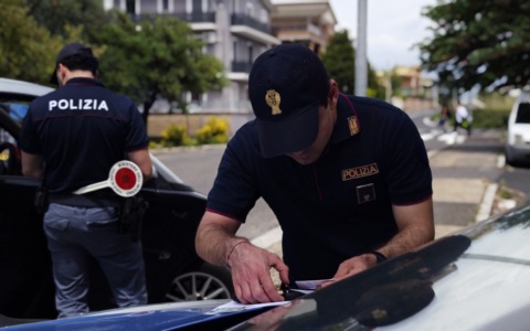 Quarticciolo, droga nascosta ovunque: sette arresti