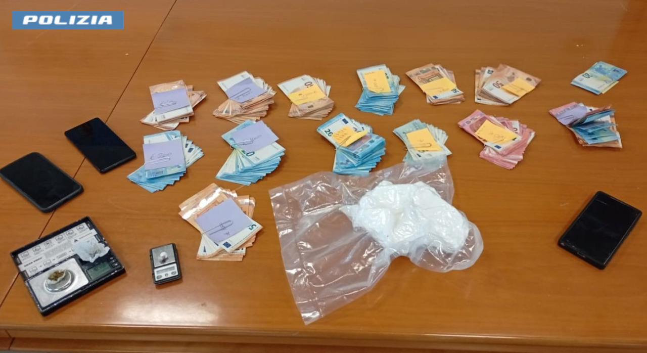 Valmontone, cocaina nella confezione da pasticceria: tre arresti