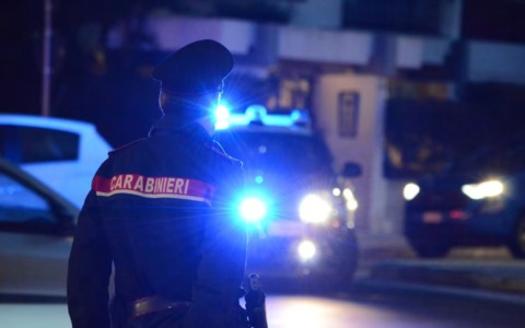 Donna colpita al braccio da un proiettile in via della Giuliana