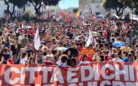 Spin Time, migliaia in corteo a Roma per la comunità