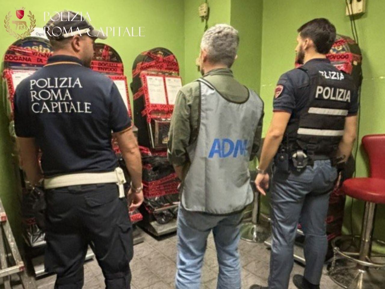 Magliana, sequestrate cinque macchinette illegali in una sala giochi