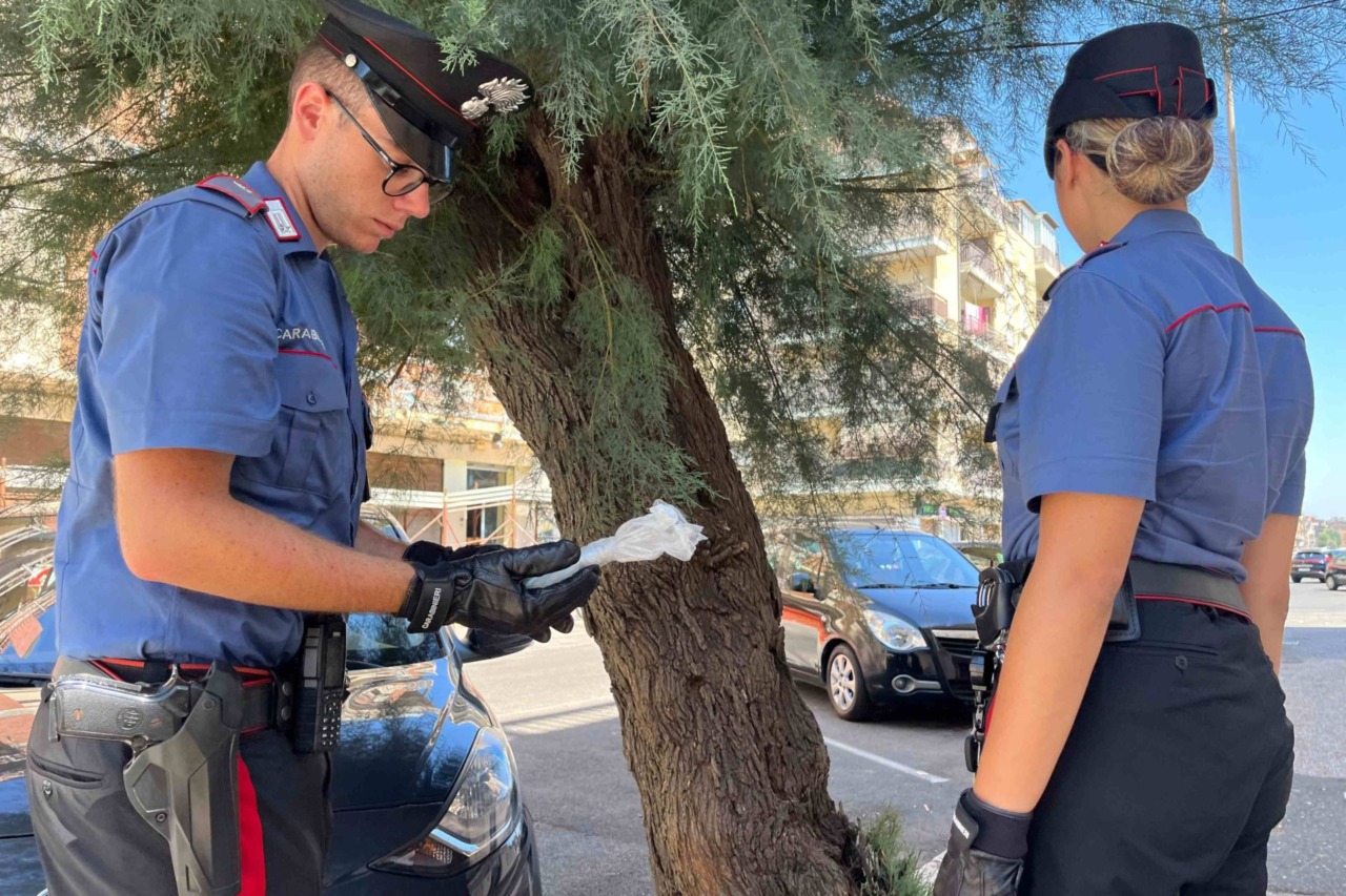 Ostia, stretta dei Carabinieri: cinque arresti e droga sequestrata