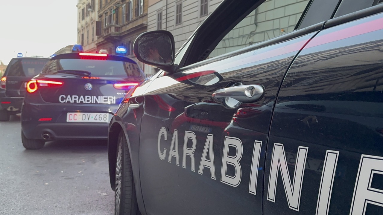 Roma, prelievi con carta rubata: arrestati due rumeni