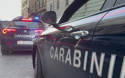 Roma, prelievi con carta rubata: arrestati due rumeni