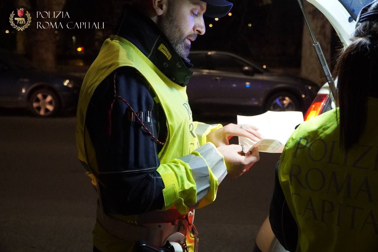 Roma, 50enne muore dopo essere stato investito da un taxi