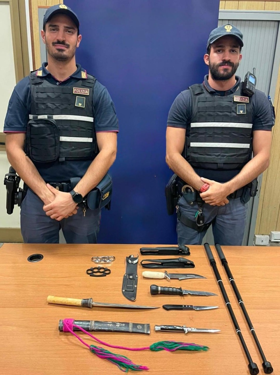 Minacce e armi in un negozio: arrestato 41enne a Roma