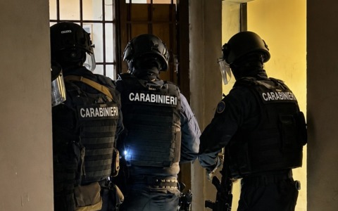 Via Singen, blitz dei Carabinieri: tre arresti e sei denunce