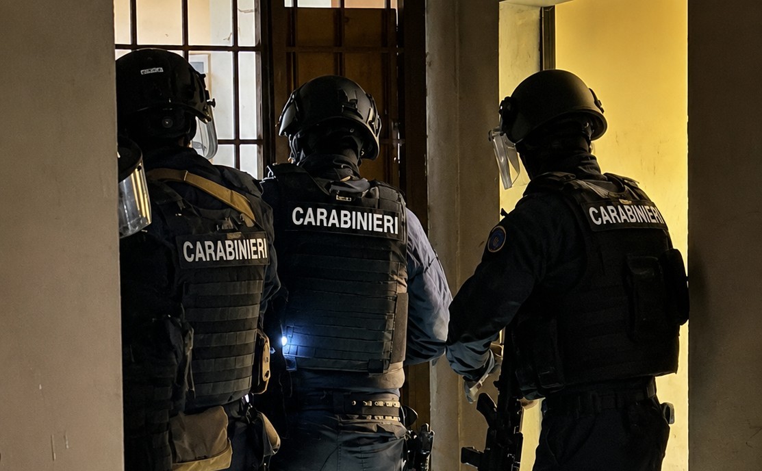 Via Singen, blitz dei Carabinieri: tre arresti e sei denunce