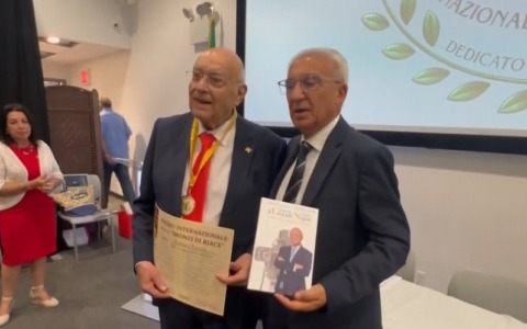 Bronzi di Riace a New York: omaggio a Gianfranco Sciscione