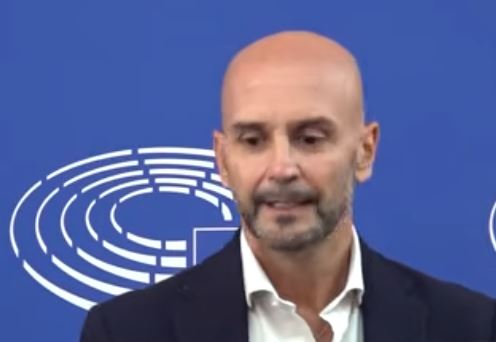 Procaccini: «Special membership» per il Canada, è senza senso