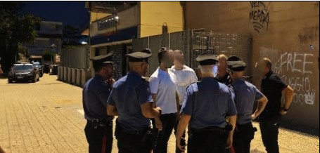 Rissa con bottiglie in strada ad Acilia: due arresti