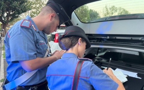 Tentano il furto in un appartamento: tre giovani denunciati