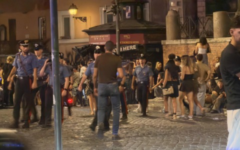 Movida a Roma, denunce e coltelli sequestrati