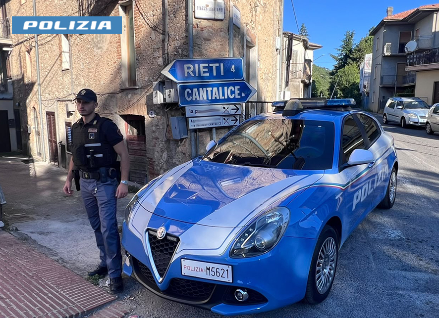 Ruba una borsa e si chiude in casa: denunciato 41enne