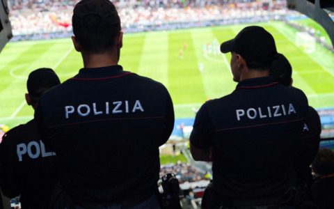 Roma-Atalanta, 16 Daspo per i saluti romani in curva Sud