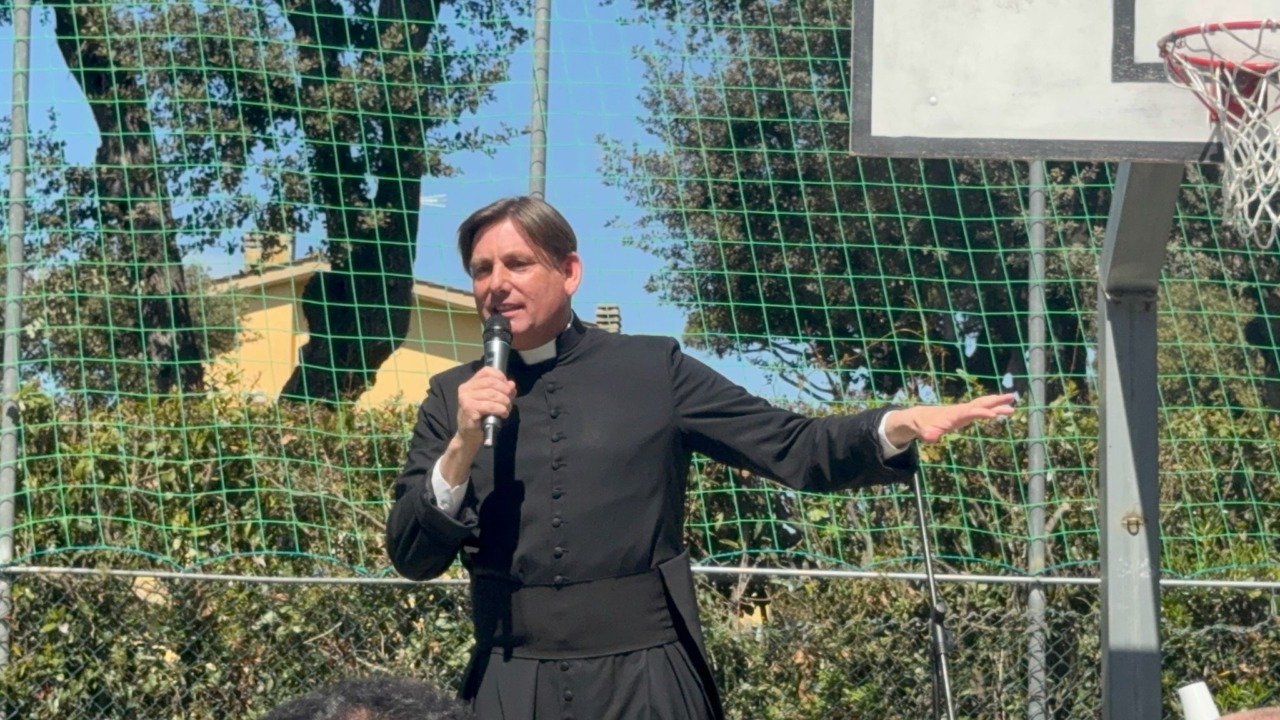 Quarticciolo, minacce a don Coluccia: tre denunciati