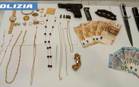 Truffa una coppia a Novara e fugge armato: arrestato a Termini